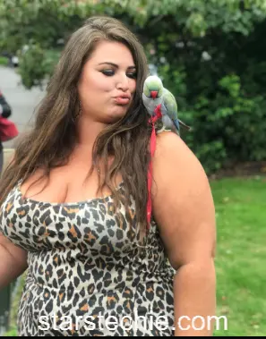 Yazmin Fox: The Inspiring Life of a Plus-Size Model and Wildlife Rescuer